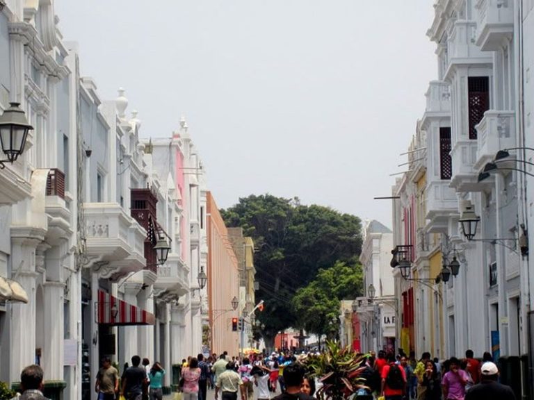 Trujillo, une ville du nord-ouest du Pérou, très proche de la côte du Pacifique